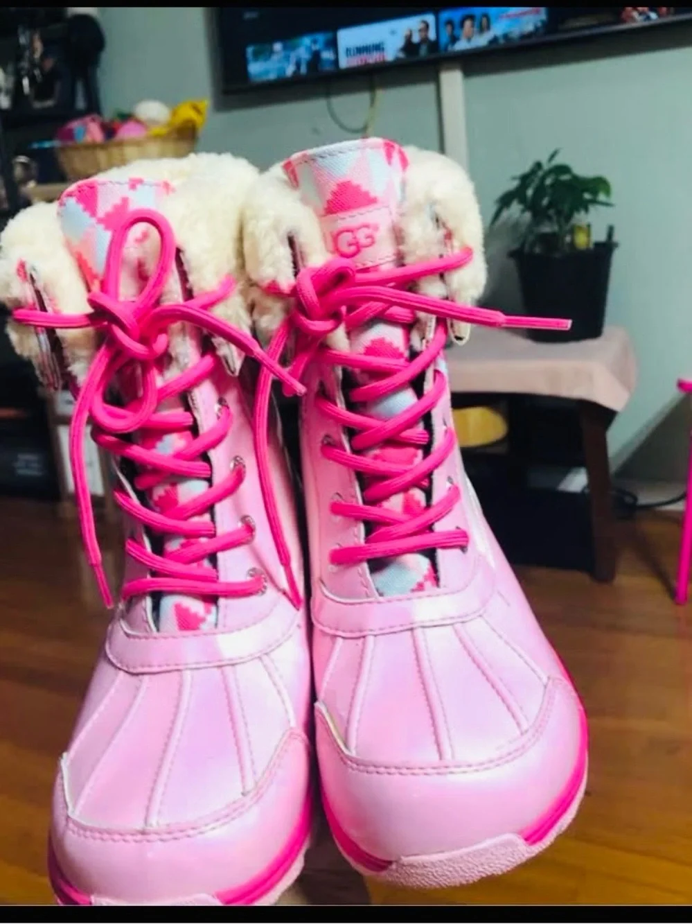 UGG Kids Pink and Hot Pink Snow Boots with Geometric Panel Sz 4